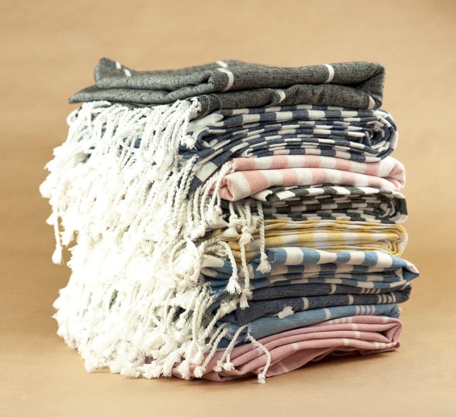Striped flat-woven Turkish peshtemal towel with tasselled ends